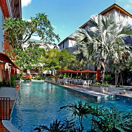 Harris Hotel & Residences Sunset Road Kuta  Exterior photo