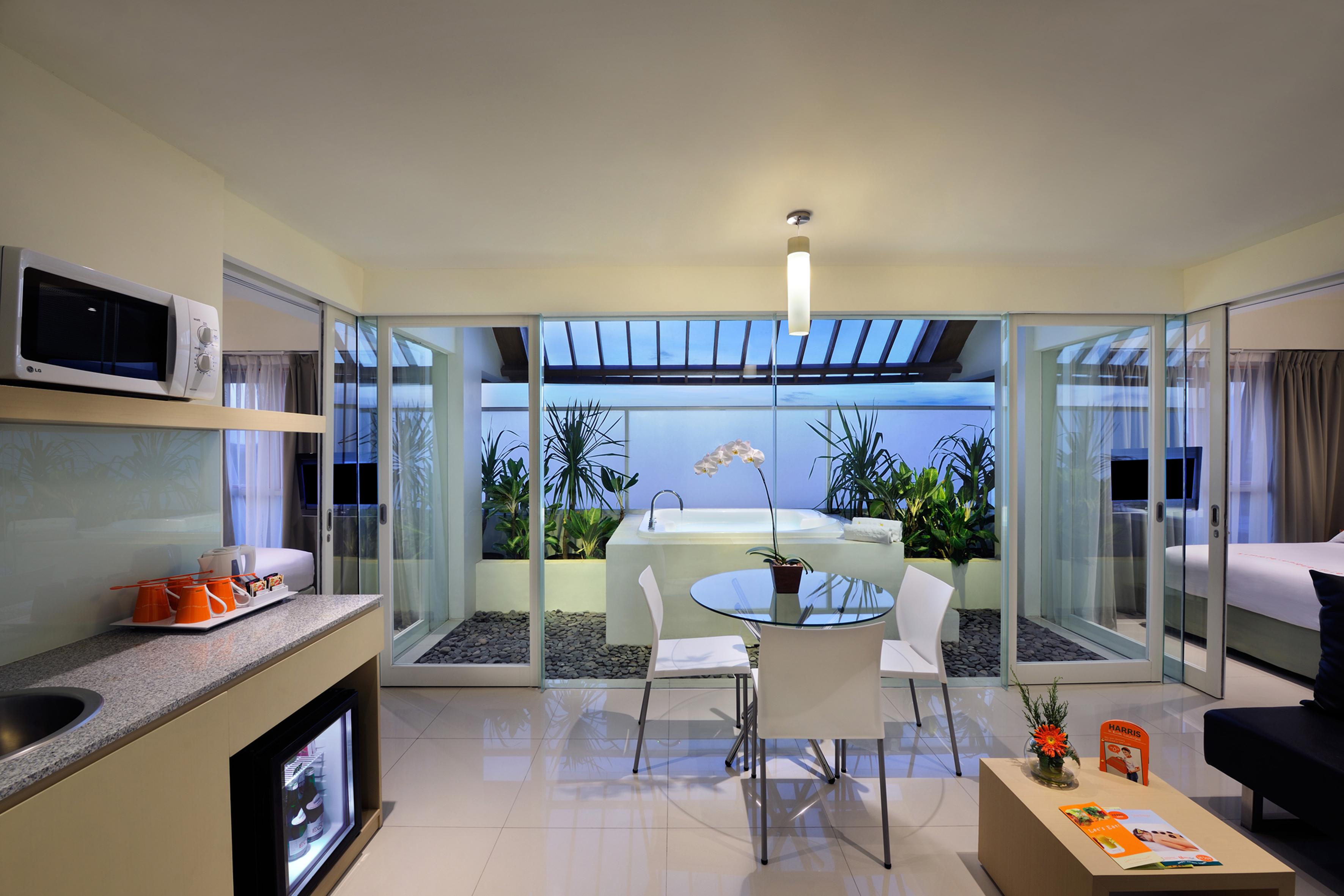 Harris Hotel & Residences Sunset Road Kuta  Exterior photo
