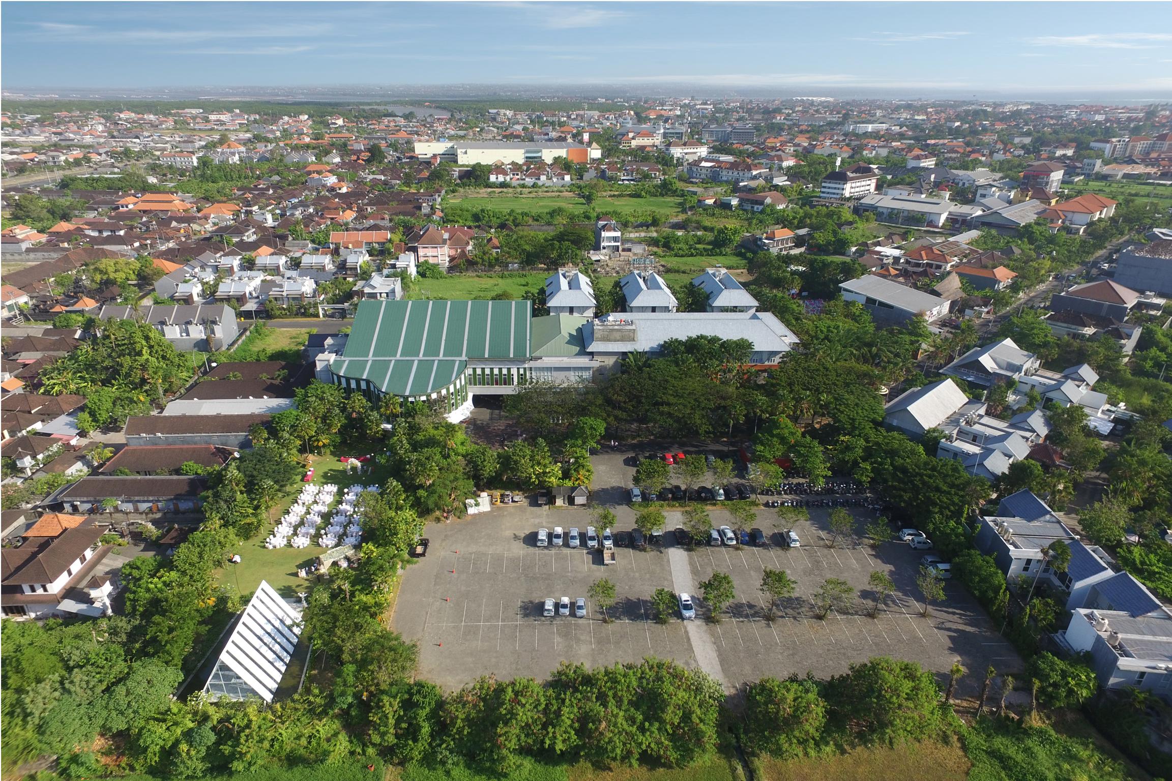 Harris Hotel & Residences Sunset Road Kuta  Exterior photo