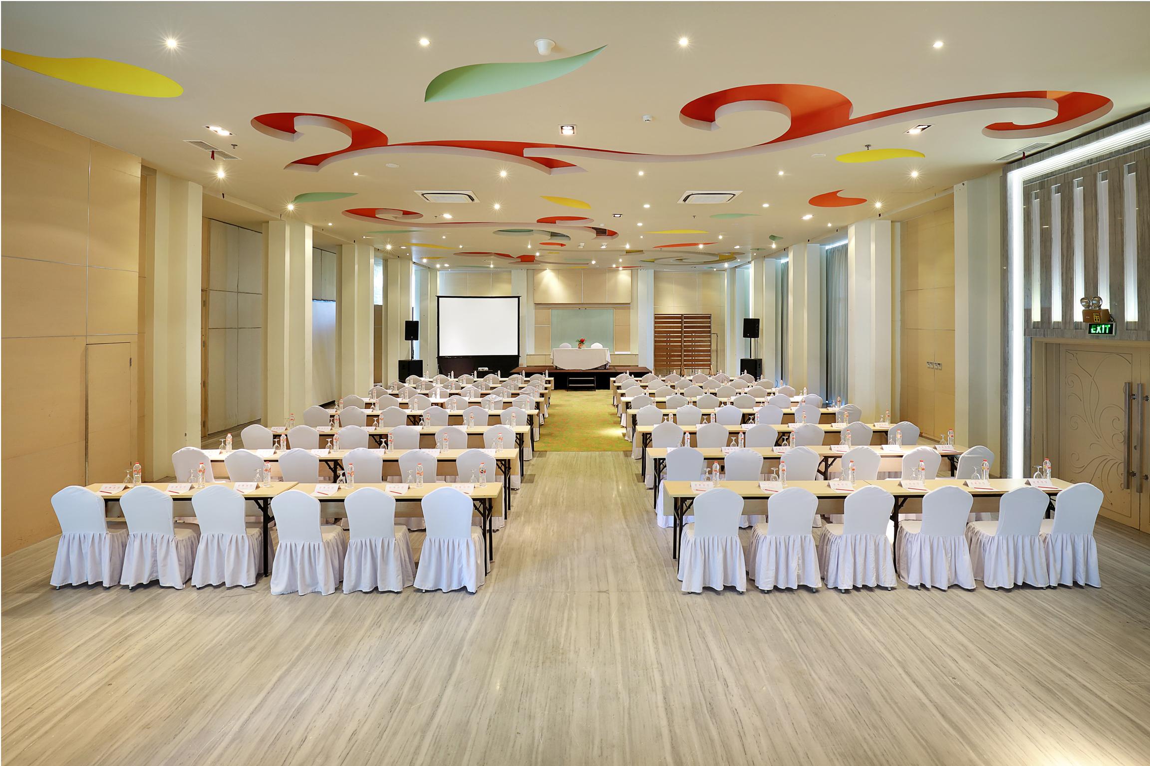 Harris Hotel & Residences Sunset Road Kuta  Exterior photo