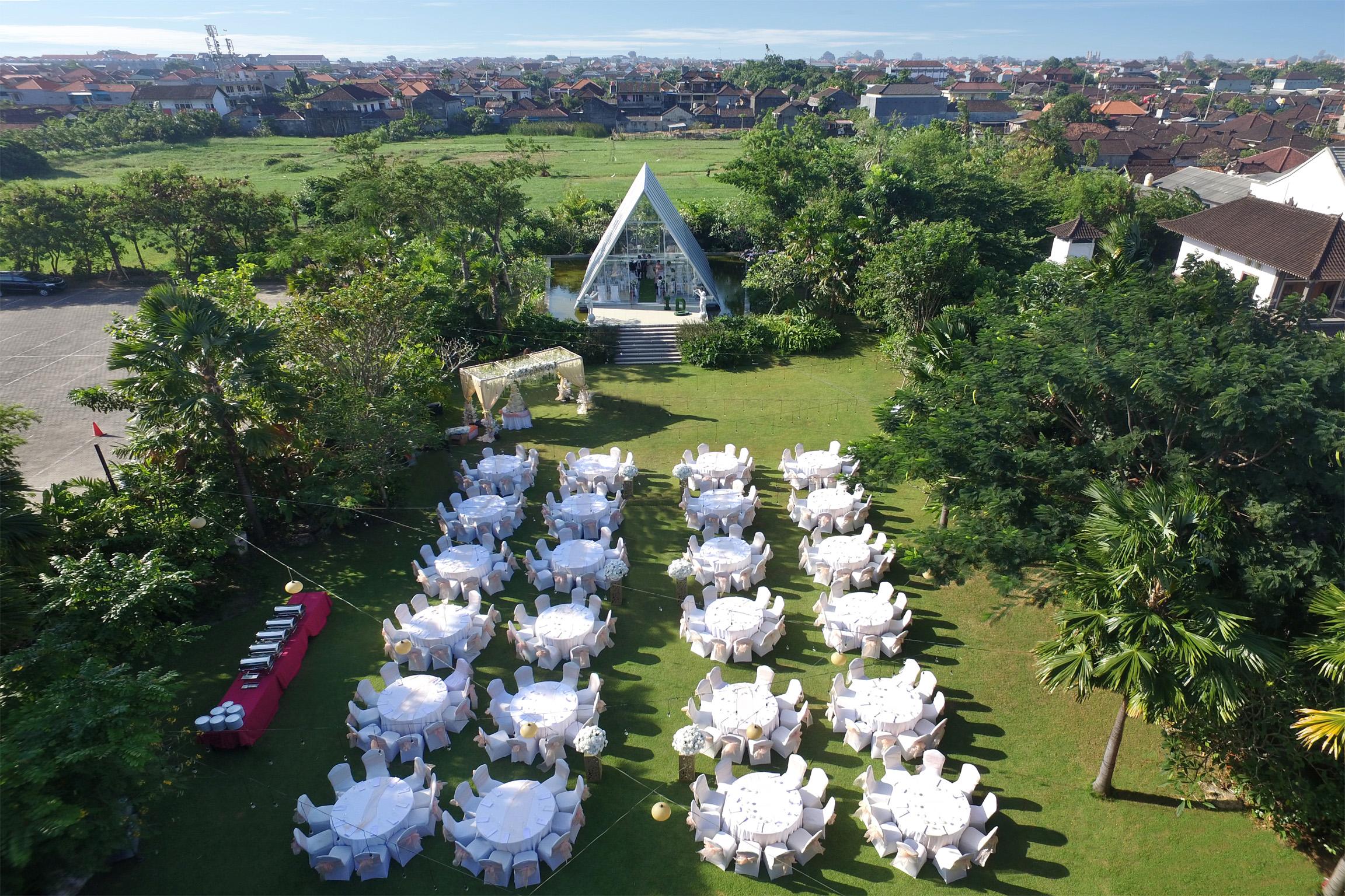 Harris Hotel & Residences Sunset Road Kuta  Exterior photo