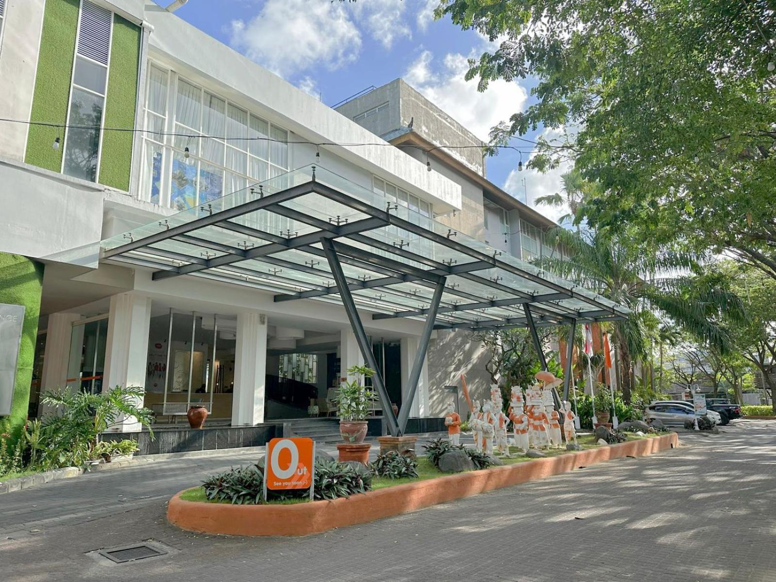 Harris Hotel & Residences Sunset Road Kuta  Exterior photo