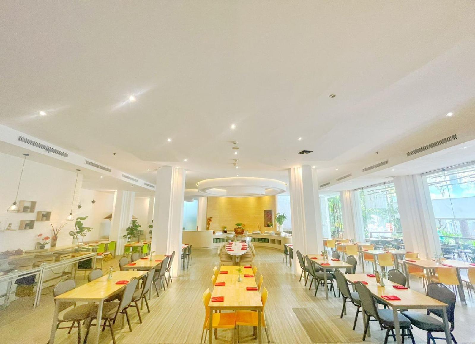 Harris Hotel & Residences Sunset Road Kuta  Exterior photo