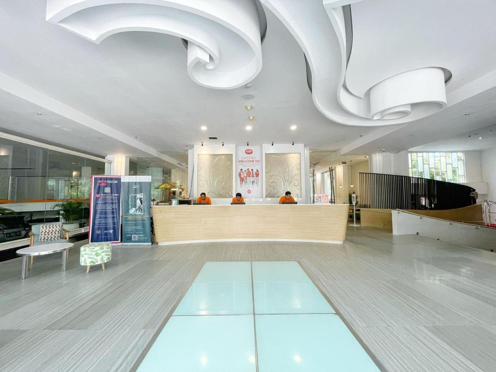 Harris Hotel & Residences Sunset Road Kuta  Exterior photo