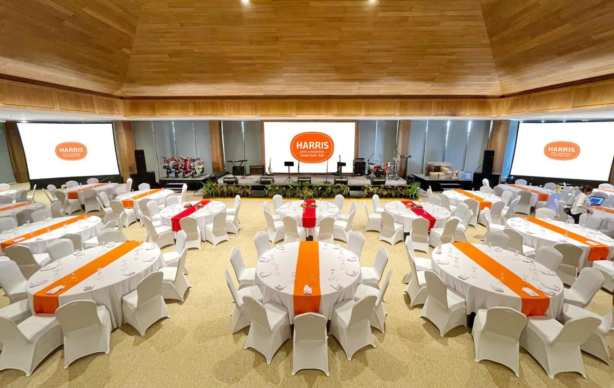 Harris Hotel & Residences Sunset Road Kuta  Exterior photo