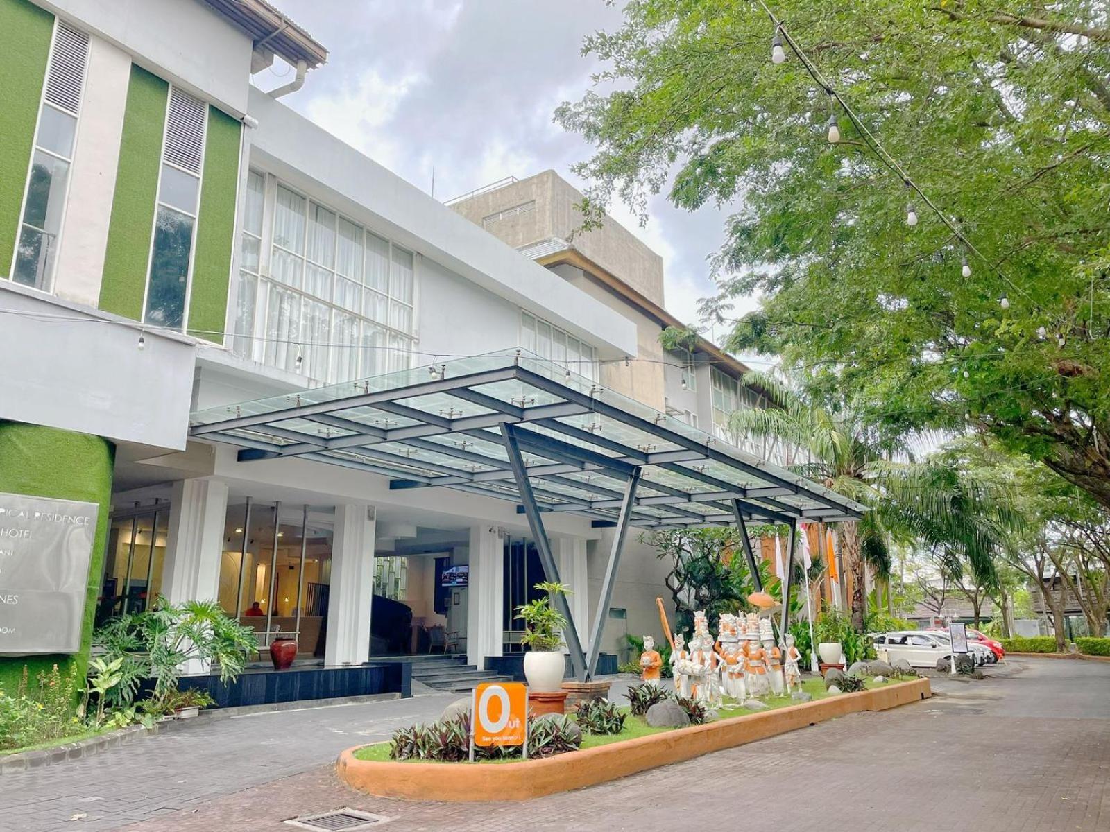 Harris Hotel & Residences Sunset Road Kuta  Exterior photo