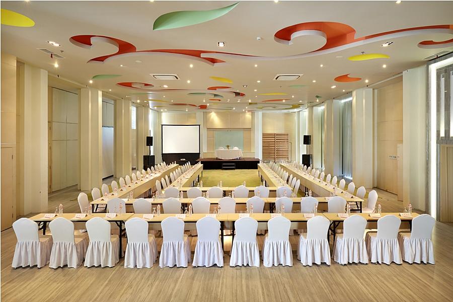 Harris Hotel & Residences Sunset Road Kuta  Exterior photo