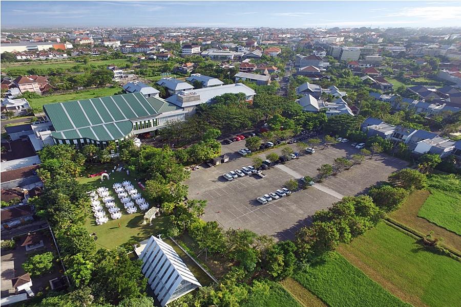 Harris Hotel & Residences Sunset Road Kuta  Exterior photo