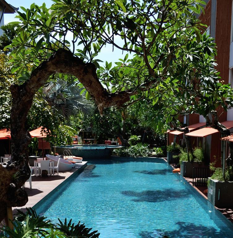 Harris Hotel & Residences Sunset Road Kuta  Exterior photo