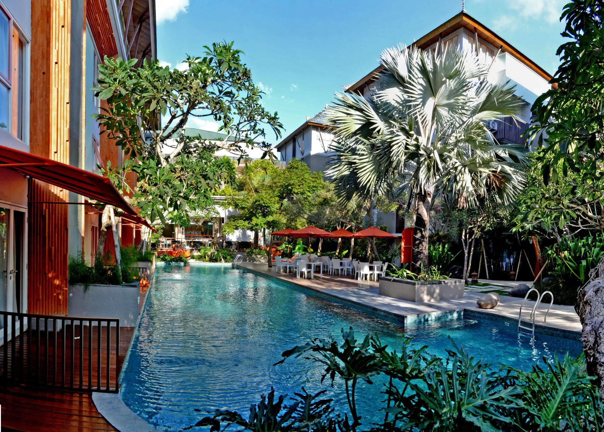 Harris Hotel & Residences Sunset Road Kuta  Exterior photo