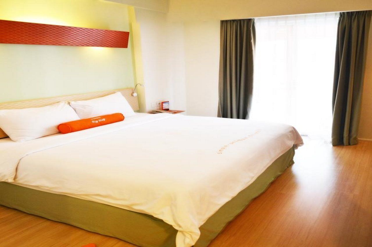 Harris Hotel & Residences Sunset Road Kuta  Exterior photo