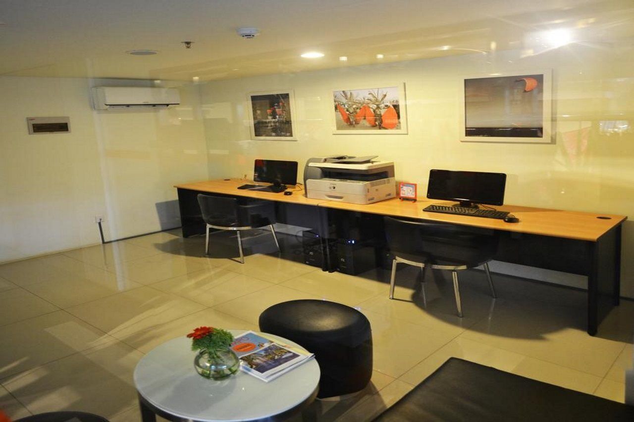 Harris Hotel & Residences Sunset Road Kuta  Exterior photo